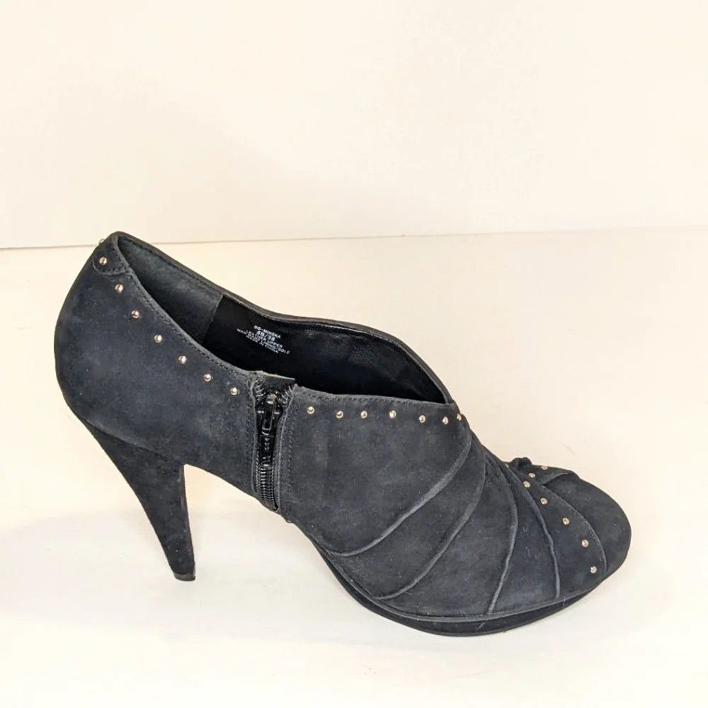 Bcbgeneration suede ankle boots